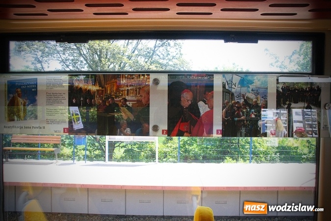 Zdjęcie w galerii na portalu naszwodzislaw.com: Pociąg papieski w Olzie. Tłumy wiernych. FOTORELACJA wiadomości z regionu