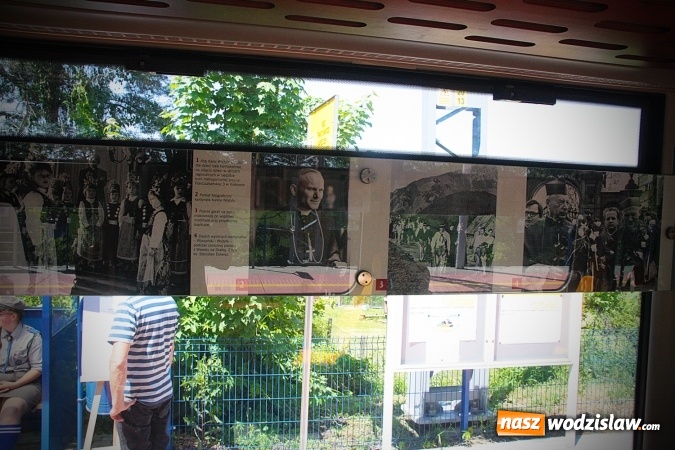 Zdjęcie w galerii na portalu naszwodzislaw.com: Pociąg papieski w Olzie. Tłumy wiernych. FOTORELACJA wiadomości z regionu