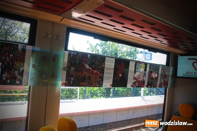 Zdjęcie w galerii na portalu naszwodzislaw.com: Pociąg papieski w Olzie. Tłumy wiernych. FOTORELACJA wiadomości z regionu