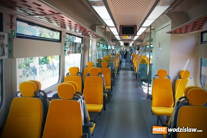 Zdjęcie w galerii na portalu naszwodzislaw.com: Pociąg papieski w Olzie. Tłumy wiernych. FOTORELACJA wiadomości z regionu