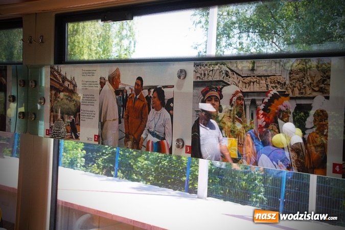 Zdjęcie w galerii na portalu naszwodzislaw.com: Pociąg papieski w Olzie. Tłumy wiernych. FOTORELACJA wiadomości z regionu