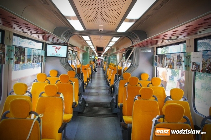 Zdjęcie w galerii na portalu naszwodzislaw.com: Pociąg papieski w Olzie. Tłumy wiernych. FOTORELACJA wiadomości z regionu