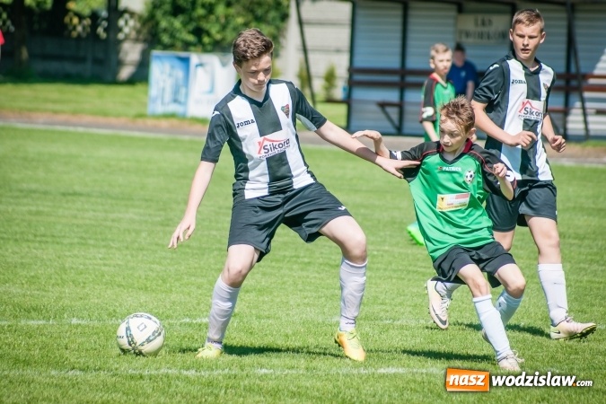 Zdjęcie w galerii na portalu naszwodzislaw.com: Przegrywać także trzeba się nauczyć. Nieprzyjemny incydent po meczu trampkarzy w Tworkowie wiadomości z regionu