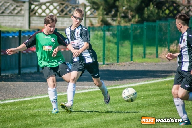 Zdjęcie w galerii na portalu naszwodzislaw.com: Przegrywać także trzeba się nauczyć. Nieprzyjemny incydent po meczu trampkarzy w Tworkowie wiadomości z regionu