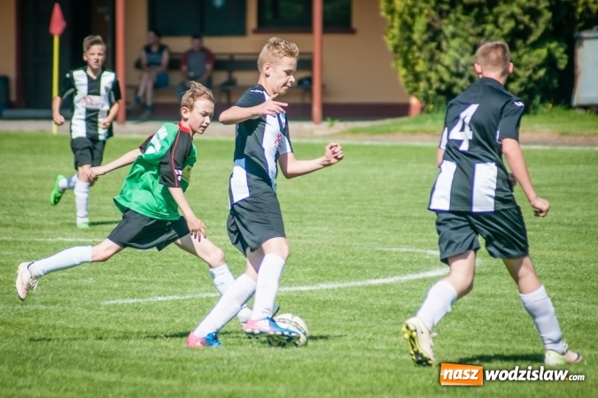 Zdjęcie w galerii na portalu naszwodzislaw.com: Przegrywać także trzeba się nauczyć. Nieprzyjemny incydent po meczu trampkarzy w Tworkowie wiadomości z regionu