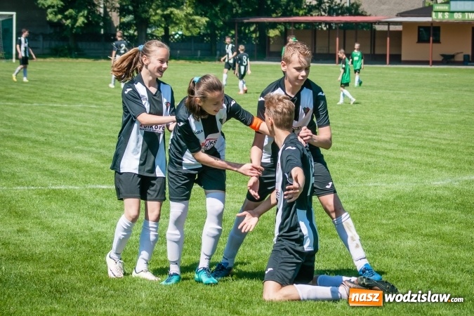 Zdjęcie w galerii na portalu naszwodzislaw.com: Przegrywać także trzeba się nauczyć. Nieprzyjemny incydent po meczu trampkarzy w Tworkowie wiadomości z regionu