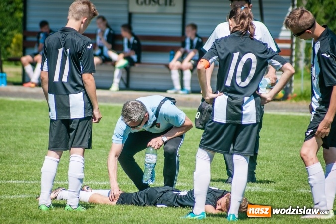 Zdjęcie w galerii na portalu naszwodzislaw.com: Przegrywać także trzeba się nauczyć. Nieprzyjemny incydent po meczu trampkarzy w Tworkowie wiadomości z regionu