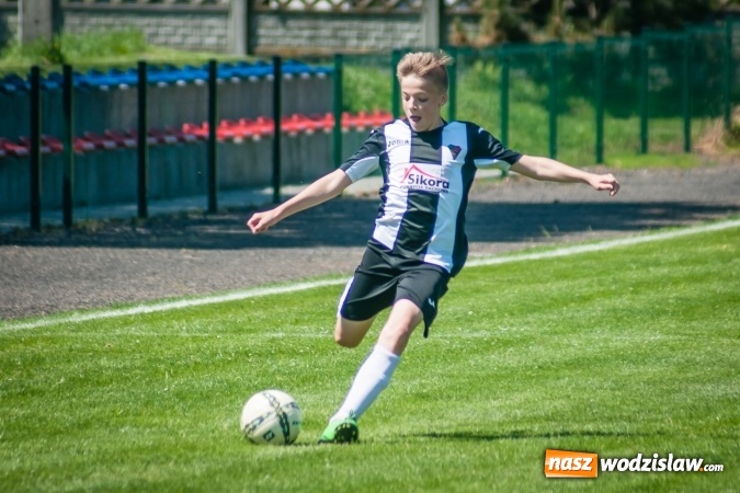 Zdjęcie w galerii na portalu naszwodzislaw.com: Przegrywać także trzeba się nauczyć. Nieprzyjemny incydent po meczu trampkarzy w Tworkowie wiadomości z regionu