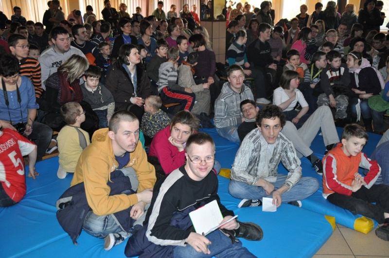 Zdjęcie w galerii na portalu naszwodzislaw.com: Mistrz kierownicy spotkał się z dziećmi wiadomości z regionu