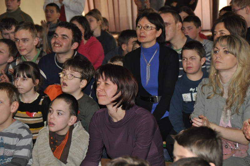 Zdjęcie w galerii na portalu naszwodzislaw.com: Mistrz kierownicy spotkał się z dziećmi wiadomości z regionu