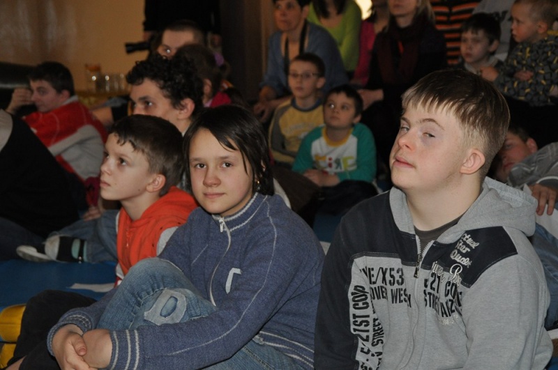 Zdjęcie w galerii na portalu naszwodzislaw.com: Mistrz kierownicy spotkał się z dziećmi wiadomości z regionu