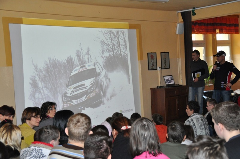 Zdjęcie w galerii na portalu naszwodzislaw.com: Mistrz kierownicy spotkał się z dziećmi wiadomości z regionu