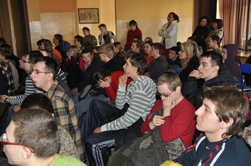 Zdjęcie w galerii na portalu naszwodzislaw.com: Mistrz kierownicy spotkał się z dziećmi wiadomości z regionu