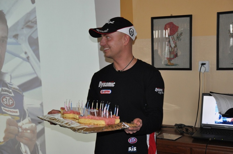 Zdjęcie w galerii na portalu naszwodzislaw.com: Mistrz kierownicy spotkał się z dziećmi wiadomości z regionu