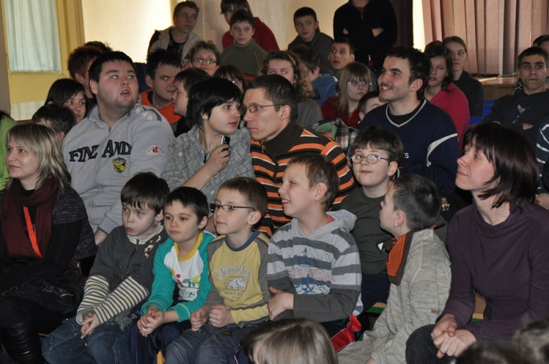 Zdjęcie w galerii na portalu naszwodzislaw.com: Mistrz kierownicy spotkał się z dziećmi wiadomości z regionu