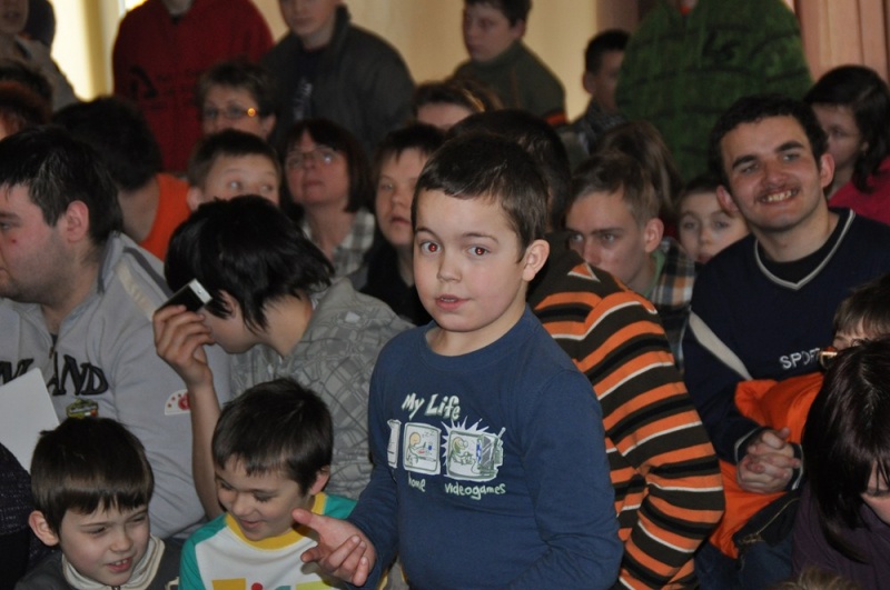 Zdjęcie w galerii na portalu naszwodzislaw.com: Mistrz kierownicy spotkał się z dziećmi wiadomości z regionu