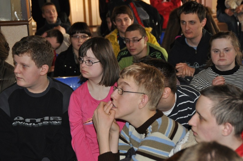 Zdjęcie w galerii na portalu naszwodzislaw.com: Mistrz kierownicy spotkał się z dziećmi wiadomości z regionu