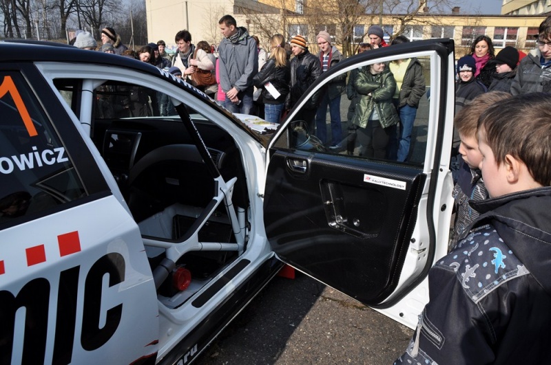 Zdjęcie w galerii na portalu naszwodzislaw.com: Mistrz kierownicy spotkał się z dziećmi wiadomości z regionu