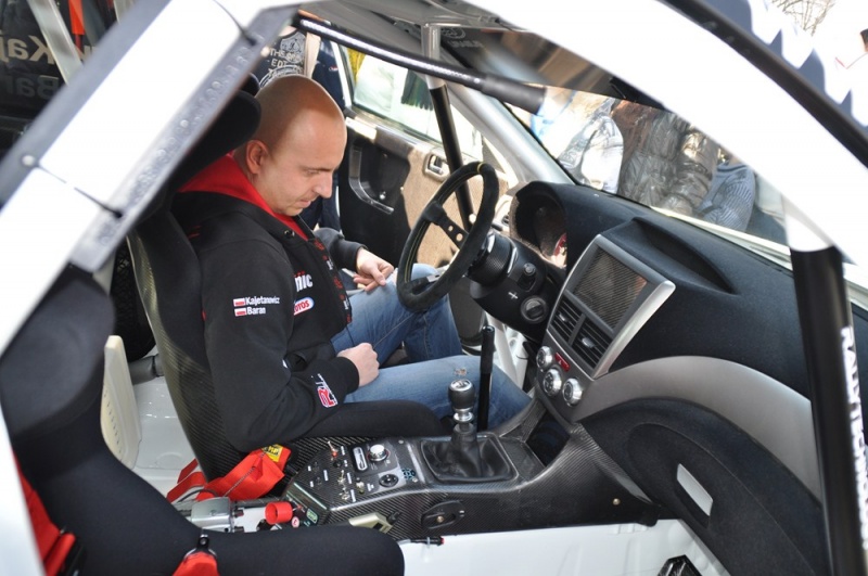 Zdjęcie w galerii na portalu naszwodzislaw.com: Mistrz kierownicy spotkał się z dziećmi wiadomości z regionu