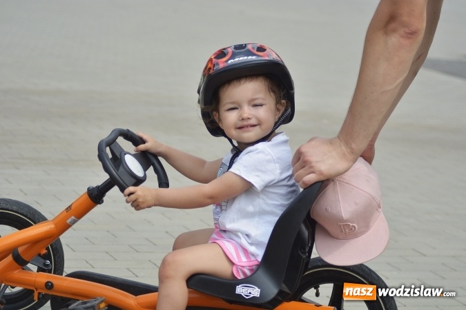 Zdjęcie w galerii na portalu naszwodzislaw.com: Festiwal Atrakcji z okazji Dnia Dziecka w Rodzinnym Parku Rozrywki wiadomości z regionu