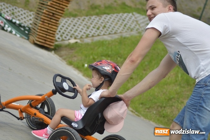 Zdjęcie w galerii na portalu naszwodzislaw.com: Festiwal Atrakcji z okazji Dnia Dziecka w Rodzinnym Parku Rozrywki wiadomości z regionu