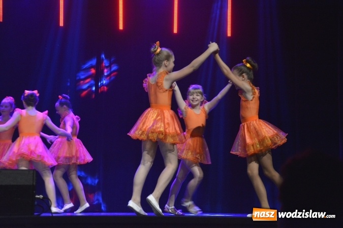 Zdjęcie w galerii na portalu naszwodzislaw.com: Showtime tancerzy Spinu na deskach WCK  wiadomości z regionu