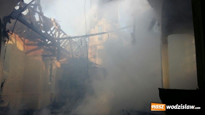 Zdjęcie w galerii na portalu naszwodzislaw.com: Płonie kościół w starych Nieboczowach! Z pożarem walczy 40 strażaków wiadomości z regionu