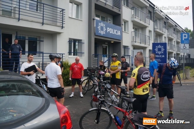 Zdjęcie w galerii na portalu naszwodzislaw.com: Rowerową sztafetę dla Wiktorii zasiliły dzieci wodzisławskich policjant&oacute;w wiadomości z regionu
