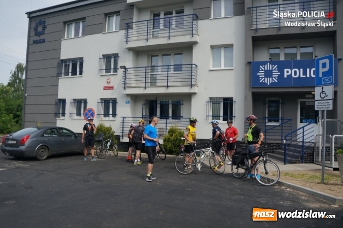 Zdjęcie w galerii na portalu naszwodzislaw.com: Rowerową sztafetę dla Wiktorii zasiliły dzieci wodzisławskich policjant&oacute;w wiadomości z regionu