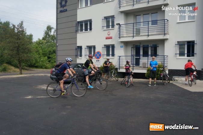 Zdjęcie w galerii na portalu naszwodzislaw.com: Rowerową sztafetę dla Wiktorii zasiliły dzieci wodzisławskich policjant&oacute;w wiadomości z regionu