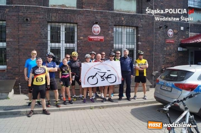 Zdjęcie w galerii na portalu naszwodzislaw.com: Rowerową sztafetę dla Wiktorii zasiliły dzieci wodzisławskich policjant&oacute;w wiadomości z regionu