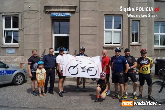 Zdjęcie w galerii na portalu naszwodzislaw.com: Rowerową sztafetę dla Wiktorii zasiliły dzieci wodzisławskich policjant&oacute;w wiadomości z regionu