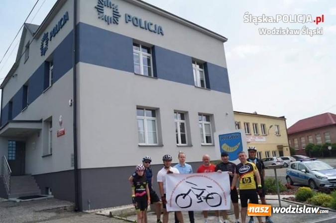 Zdjęcie w galerii na portalu naszwodzislaw.com: Rowerową sztafetę dla Wiktorii zasiliły dzieci wodzisławskich policjant&oacute;w wiadomości z regionu