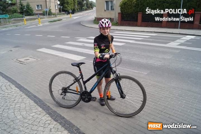 Zdjęcie w galerii na portalu naszwodzislaw.com: Rowerową sztafetę dla Wiktorii zasiliły dzieci wodzisławskich policjant&oacute;w wiadomości z regionu