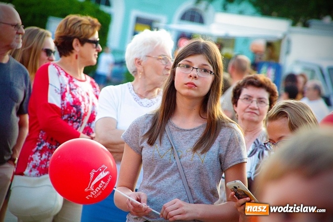 Zdjęcie w galerii na portalu naszwodzislaw.com: Gorąca salsoteka na zakończenie pierwszego dnia obchodów Dni Wodzisławia wiadomości z regionu