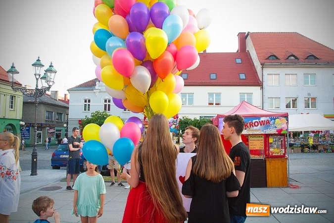 Zdjęcie w galerii na portalu naszwodzislaw.com: Gorąca salsoteka na zakończenie pierwszego dnia obchodów Dni Wodzisławia wiadomości z regionu
