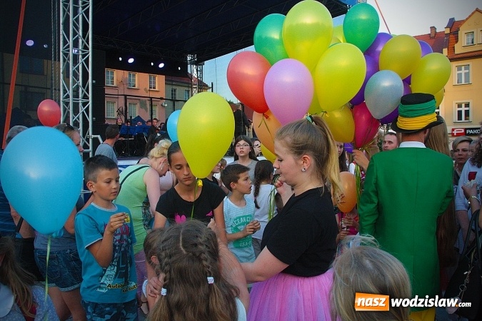 Zdjęcie w galerii na portalu naszwodzislaw.com: Gorąca salsoteka na zakończenie pierwszego dnia obchodów Dni Wodzisławia wiadomości z regionu