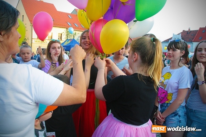 Zdjęcie w galerii na portalu naszwodzislaw.com: Gorąca salsoteka na zakończenie pierwszego dnia obchodów Dni Wodzisławia wiadomości z regionu