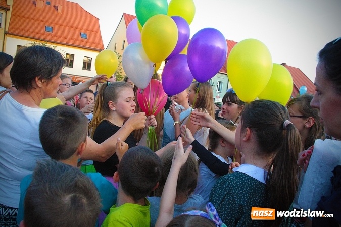 Zdjęcie w galerii na portalu naszwodzislaw.com: Gorąca salsoteka na zakończenie pierwszego dnia obchodów Dni Wodzisławia wiadomości z regionu