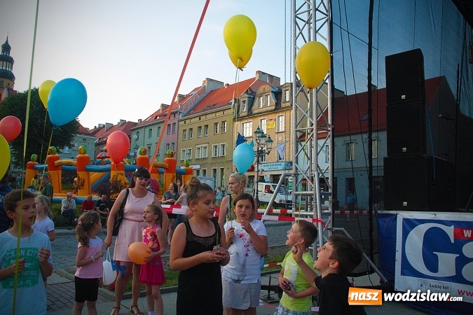 Zdjęcie w galerii na portalu naszwodzislaw.com: Gorąca salsoteka na zakończenie pierwszego dnia obchodów Dni Wodzisławia wiadomości z regionu