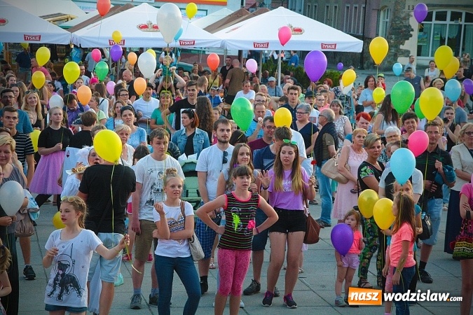 Zdjęcie w galerii na portalu naszwodzislaw.com: Gorąca salsoteka na zakończenie pierwszego dnia obchodów Dni Wodzisławia wiadomości z regionu
