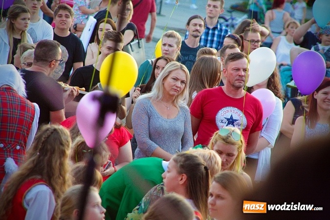 Zdjęcie w galerii na portalu naszwodzislaw.com: Gorąca salsoteka na zakończenie pierwszego dnia obchodów Dni Wodzisławia wiadomości z regionu