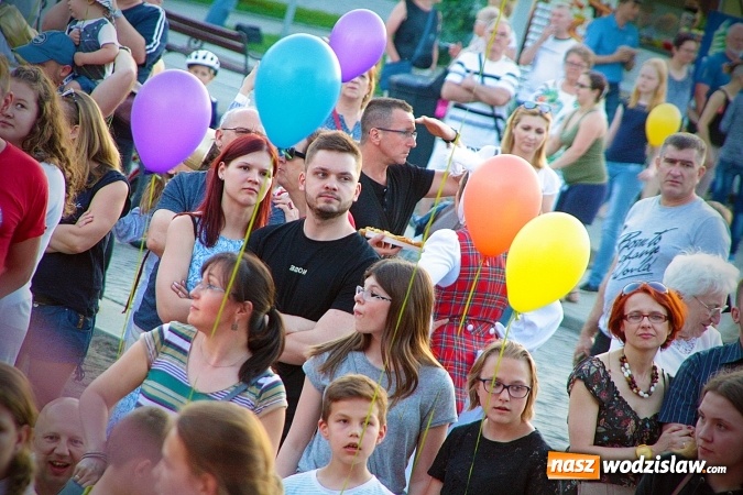 Zdjęcie w galerii na portalu naszwodzislaw.com: Gorąca salsoteka na zakończenie pierwszego dnia obchodów Dni Wodzisławia wiadomości z regionu