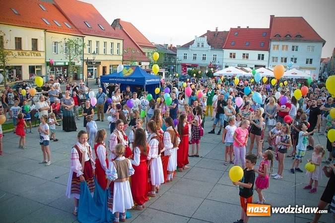 Zdjęcie w galerii na portalu naszwodzislaw.com: Gorąca salsoteka na zakończenie pierwszego dnia obchodów Dni Wodzisławia wiadomości z regionu