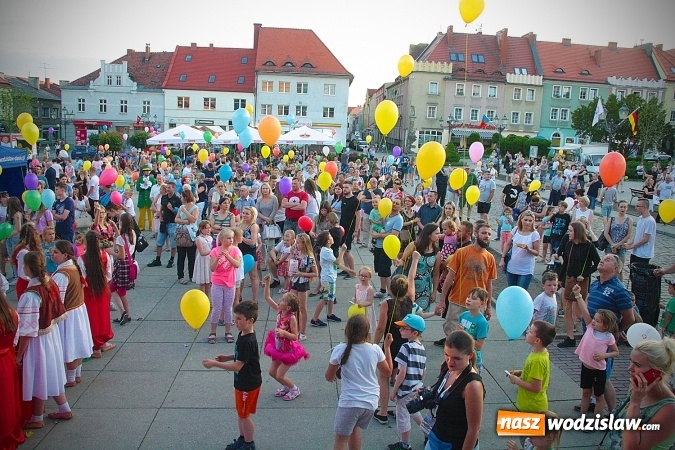 Zdjęcie w galerii na portalu naszwodzislaw.com: Gorąca salsoteka na zakończenie pierwszego dnia obchodów Dni Wodzisławia wiadomości z regionu