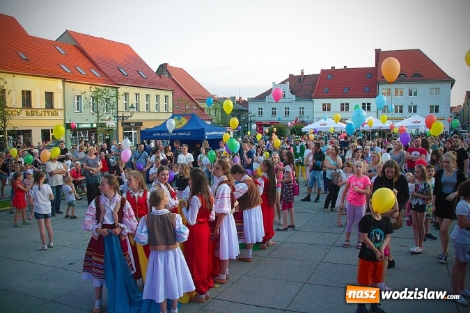 Zdjęcie w galerii na portalu naszwodzislaw.com: Gorąca salsoteka na zakończenie pierwszego dnia obchodów Dni Wodzisławia wiadomości z regionu