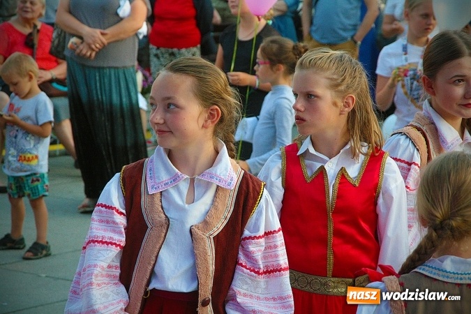 Zdjęcie w galerii na portalu naszwodzislaw.com: Gorąca salsoteka na zakończenie pierwszego dnia obchodów Dni Wodzisławia wiadomości z regionu