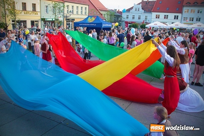 Zdjęcie w galerii na portalu naszwodzislaw.com: Gorąca salsoteka na zakończenie pierwszego dnia obchodów Dni Wodzisławia wiadomości z regionu