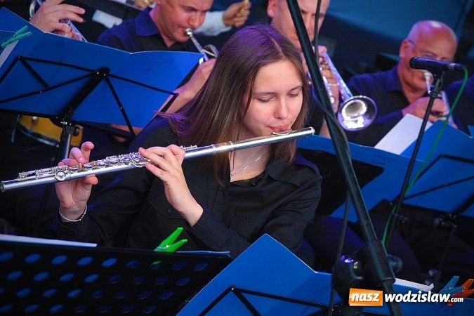 Zdjęcie w galerii na portalu naszwodzislaw.com: Gorąca salsoteka na zakończenie pierwszego dnia obchodów Dni Wodzisławia wiadomości z regionu