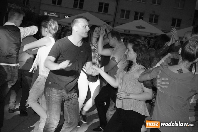 Zdjęcie w galerii na portalu naszwodzislaw.com: Gorąca salsoteka na zakończenie pierwszego dnia obchodów Dni Wodzisławia wiadomości z regionu